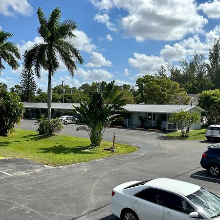 Conty'S Motel North North Naples Eksteriør bilde