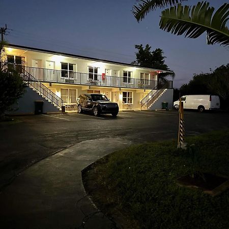 Conty'S Motel North North Naples Eksteriør bilde
