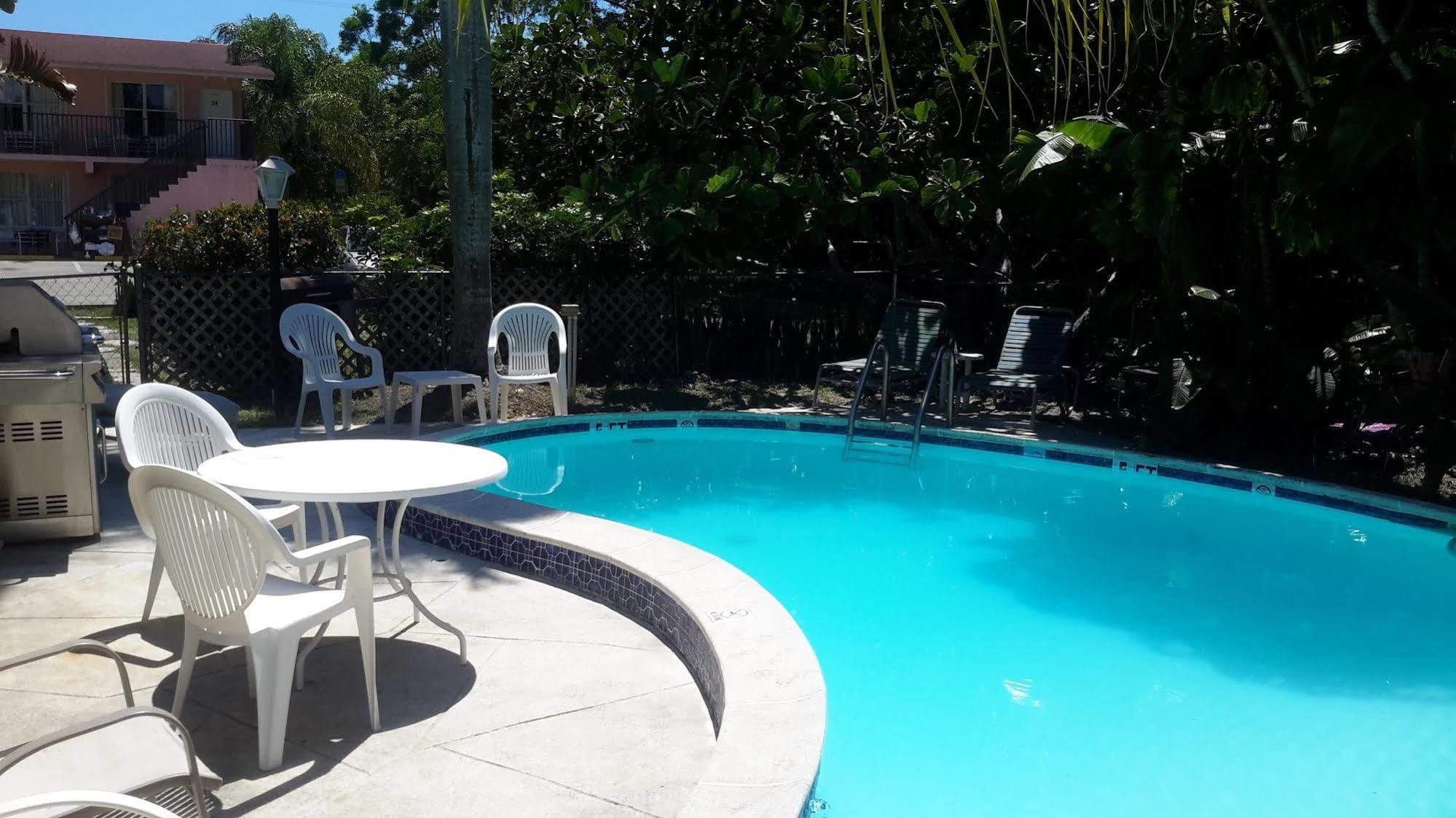 Conty'S Motel North North Naples Eksteriør bilde