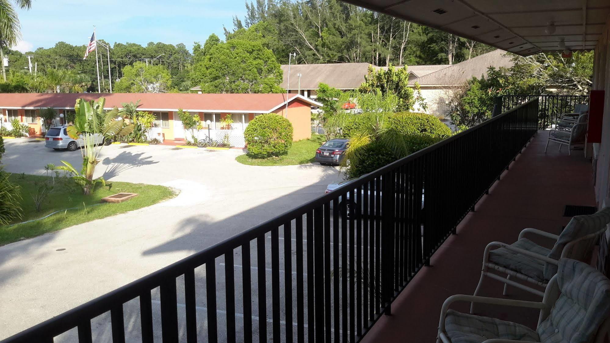 Conty'S Motel North North Naples Eksteriør bilde